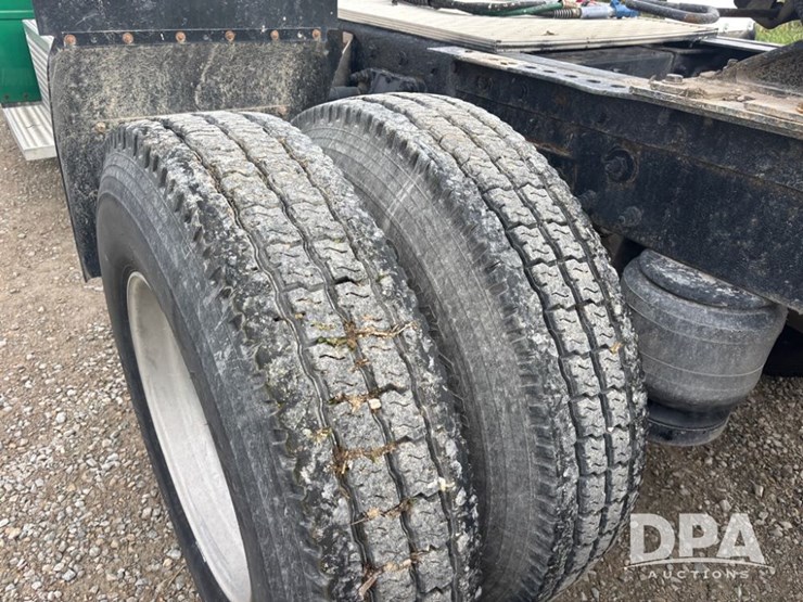 peterbilt-385-image-67