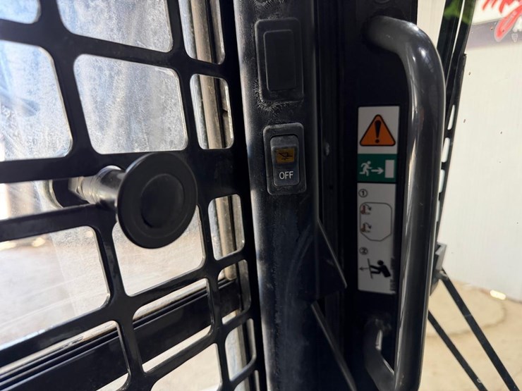 2022-bobcat-t740-image-24