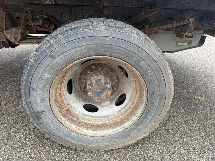 2011-ford-f550-image-40