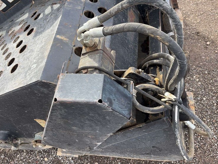 2020-caterpillar-60-image-6