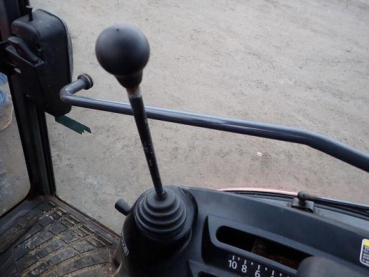 2017-kubota-b2650hsd-image-17