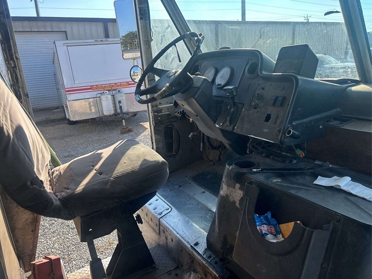 2007-freightliner-mt55-image-6