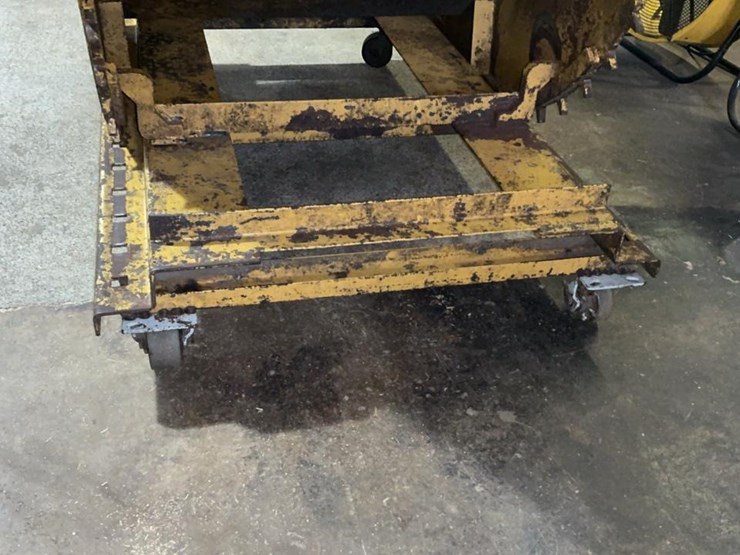 #606-•-wheeled-self-dumping-hopper-image-8