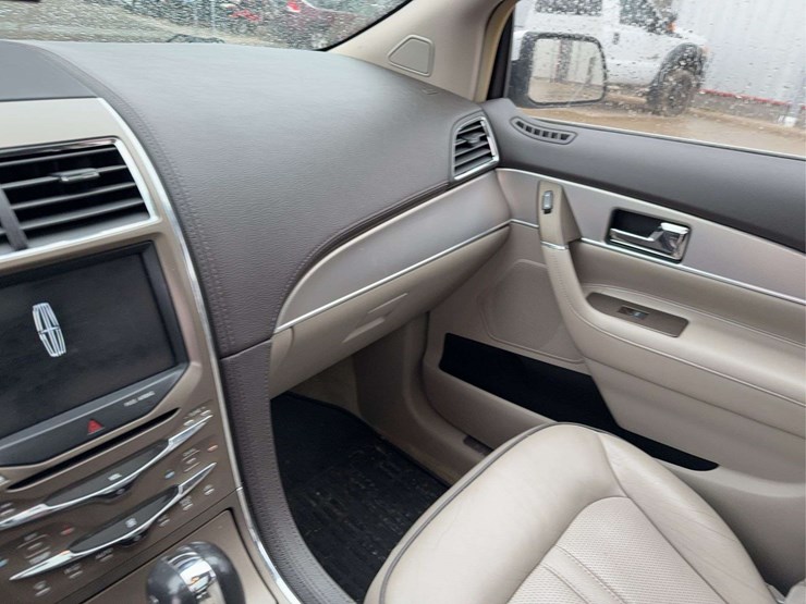 2012-lincoln-mkx-image-24