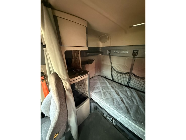 2019-freightliner-cascadia-125-image-23