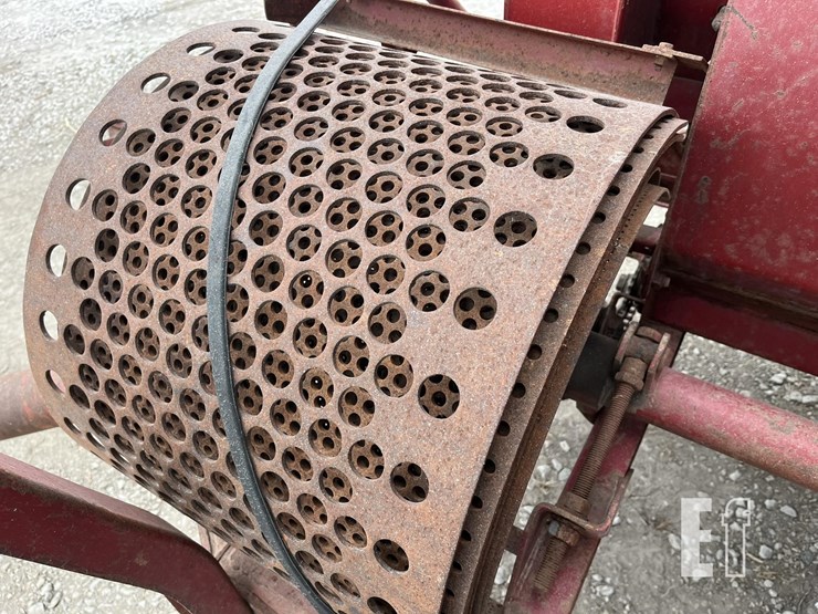 new-holland-354-image-13