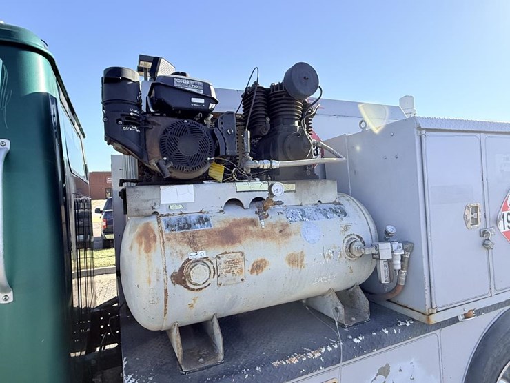 international-4700-image-13