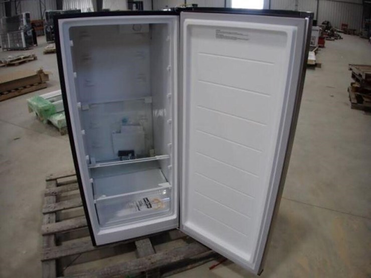 vissani-7.1-cu-ft-upright-freezer-image-11
