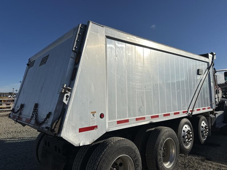 2017-international-hx615-image-14