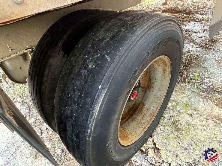 2014-stoughton-28-ft-image-8