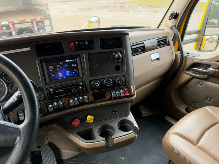 2019-kenworth-t680-image-15