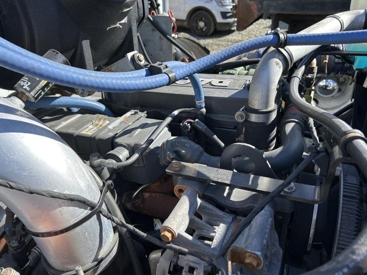 2017-peterbilt-337-image-90