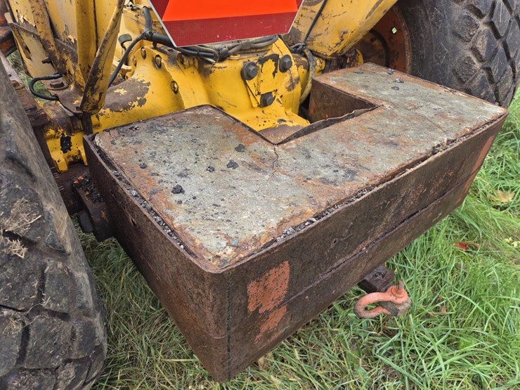 john-deere-300-image-39