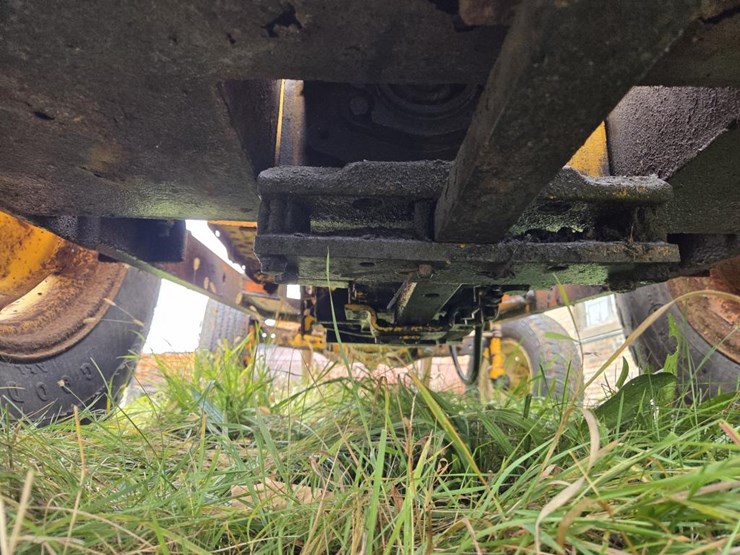 john-deere-300-image-40