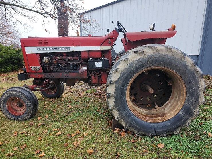 1969-ih-826-diesel-tractor-image-4