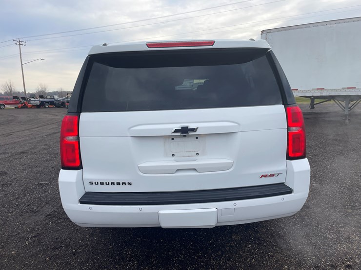 2019-chevrolet-suburban-image-6