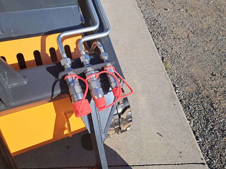 2025-landhero-mini-stand-on-skid-loader-image-12