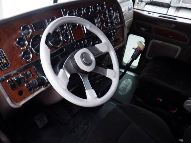peterbilt-389-image-20
