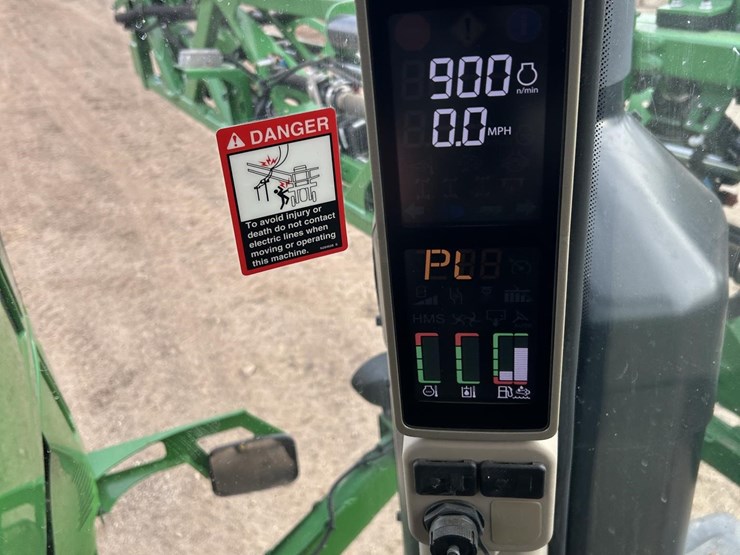 2017-john-deere-r4038-image-81