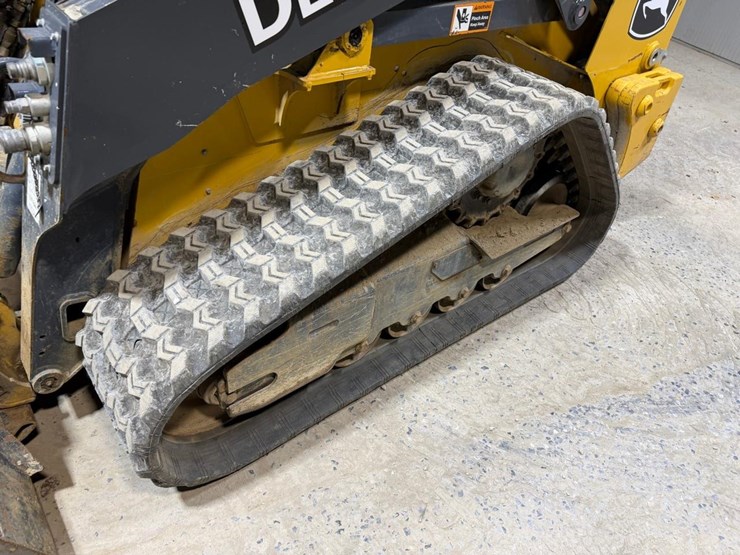 2021-deere-317g-image-12