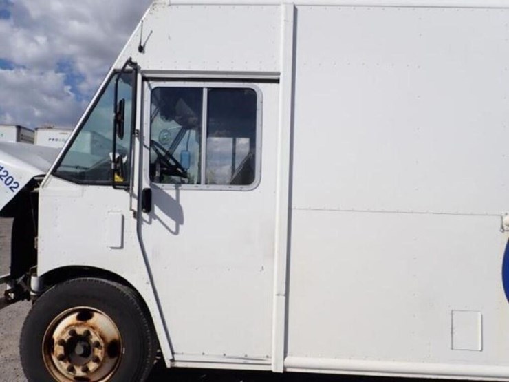 2012-freightliner-mt55-image-40