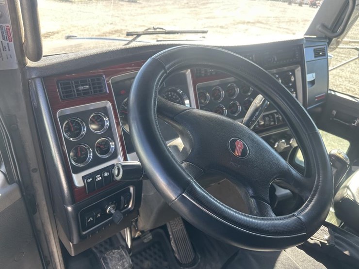 2009-kenworth-t800-image-29