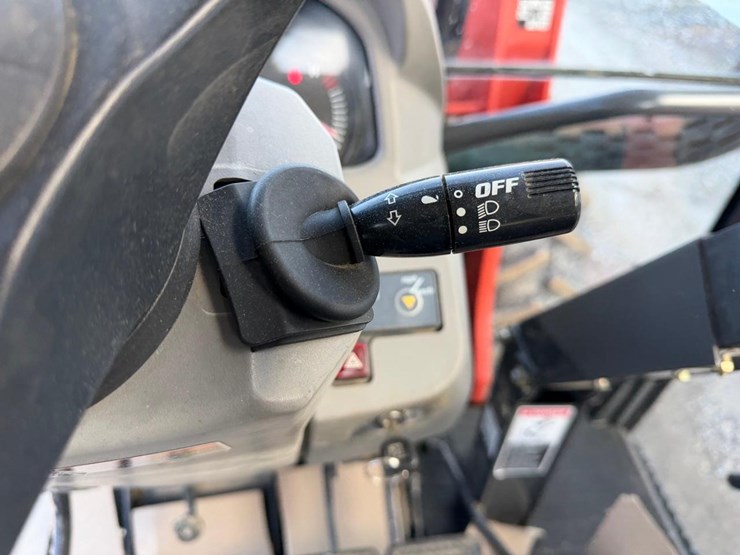 kubota-m108s-image-25