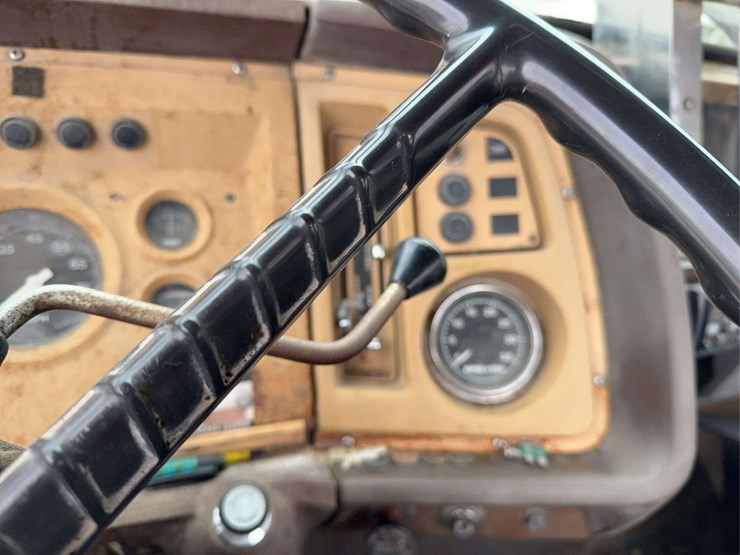 1981-ford-ln700-image-32