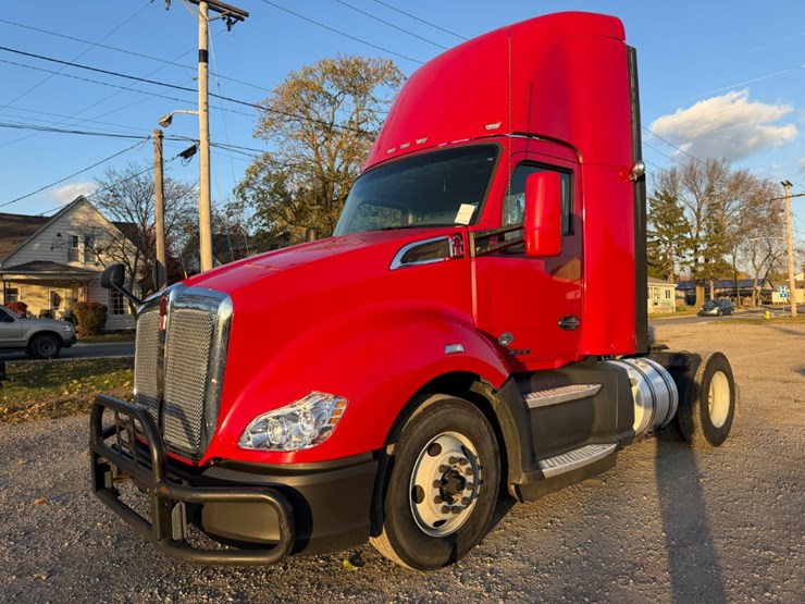 2019-kenworth-t680-image-1
