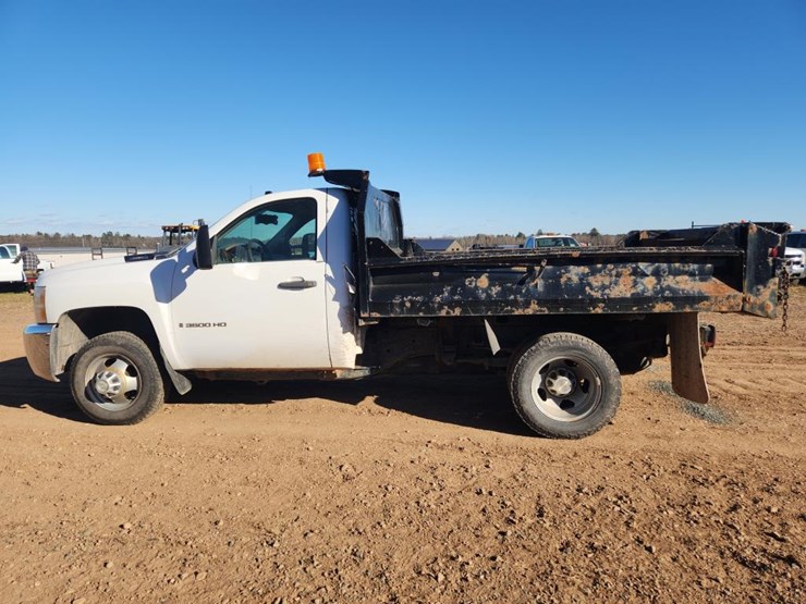 2009-chevrolet-3500-image-2