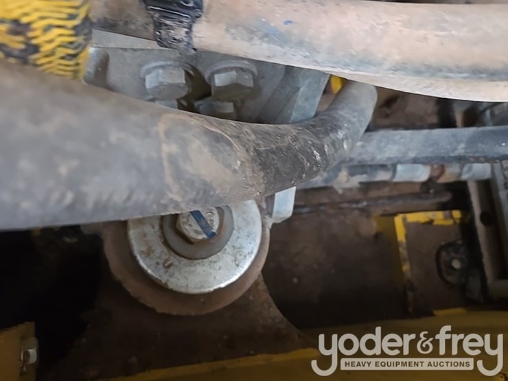 2019-deere-850l-lgp-image-140