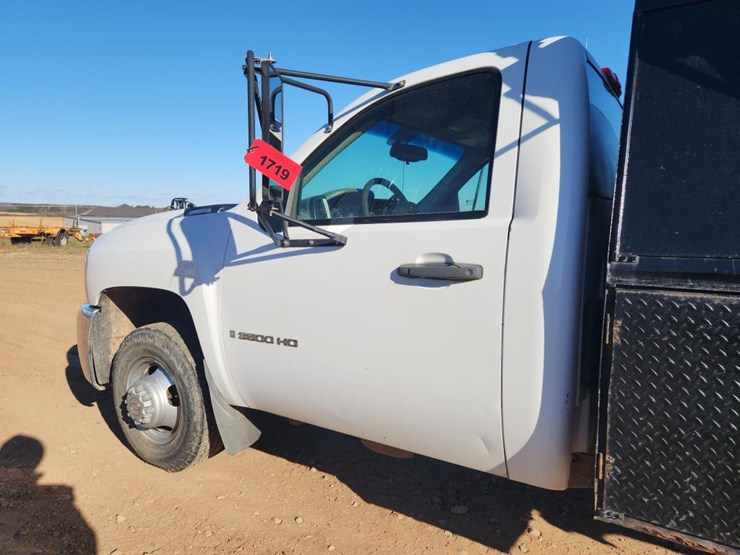 2007-chevrolet-3500-image-9