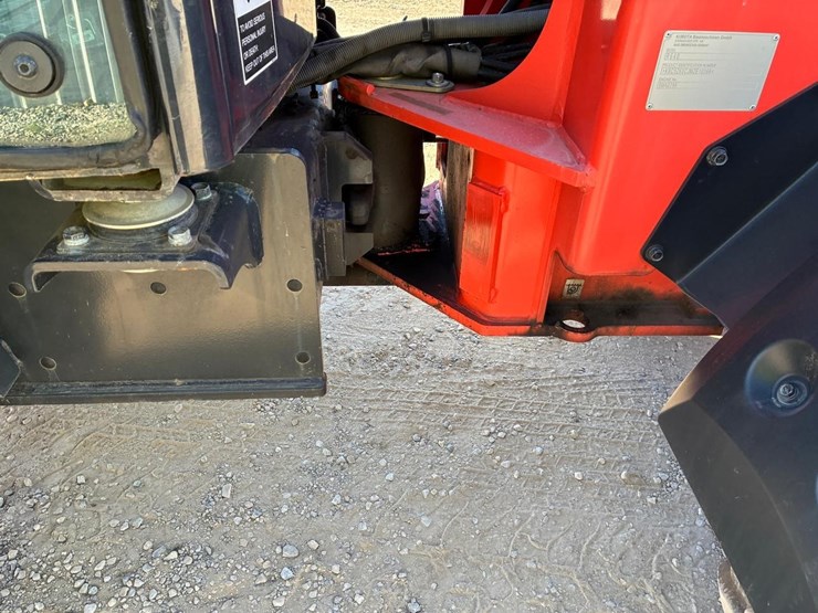 2022-kubota-r640-image-19