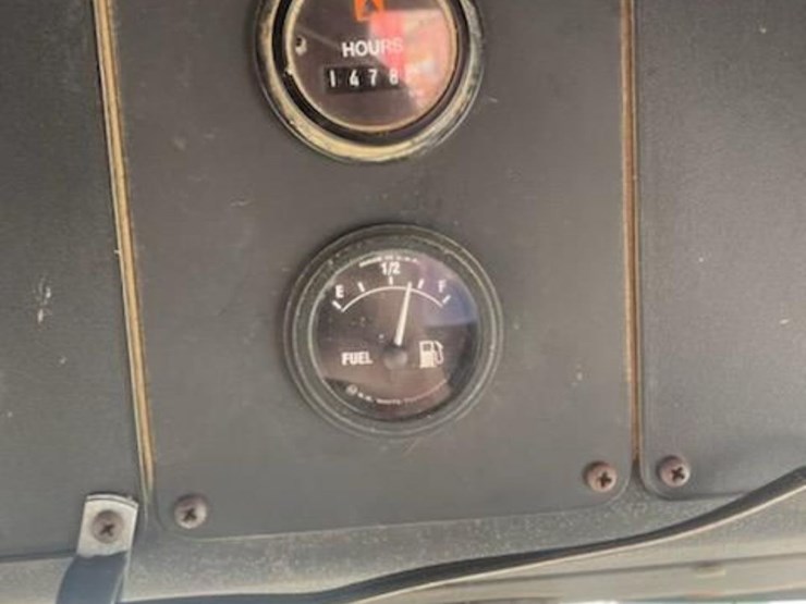 gleaner-combine-cab-image-5