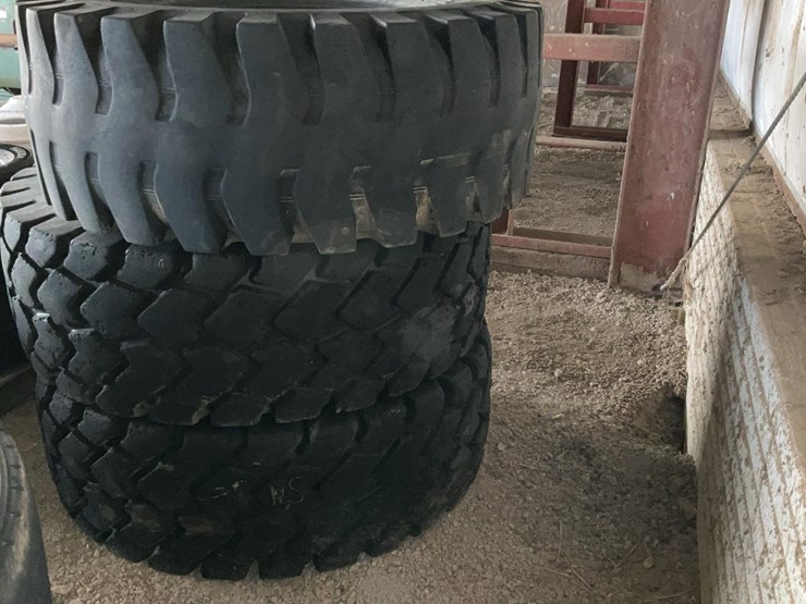 #517-•-loader-tires-image-3
