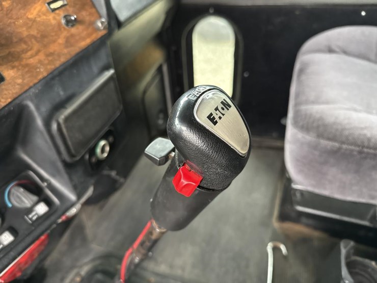 1999-peterbilt-379-image-84