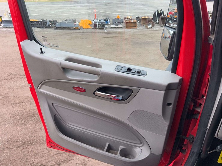2019-peterbilt-579-image-59