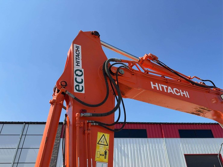 hitachi-225-excavator-image-48