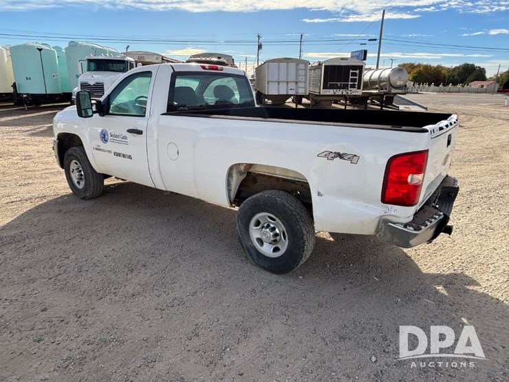 2010-chevrolet-silverado-2500hd-image-8