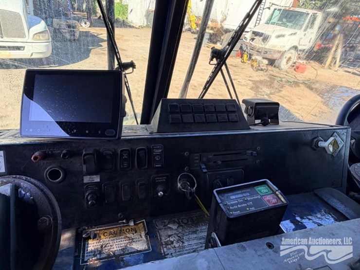 2016-mack-leu613-image-2