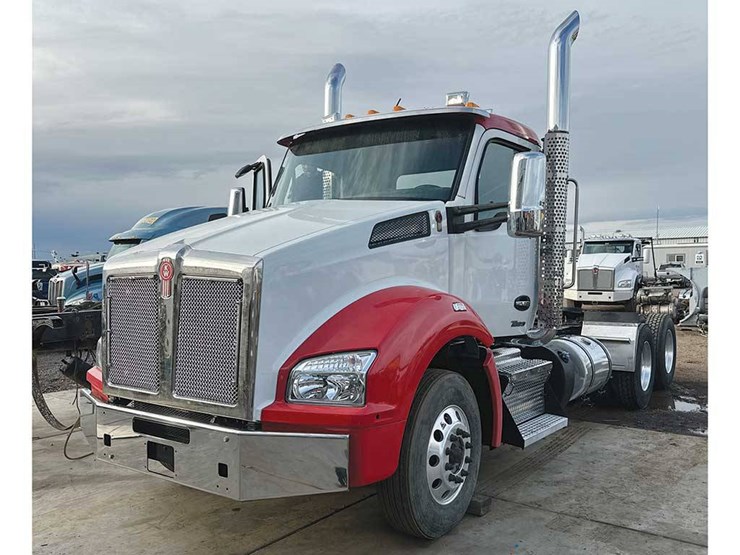2024-kenworth-t880-image-1