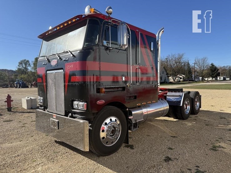 1985-peterbilt-362-image-3