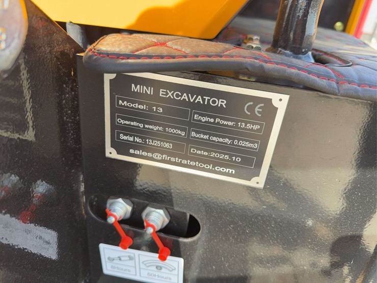 2025-miva-va13-mini-excavator-image-16