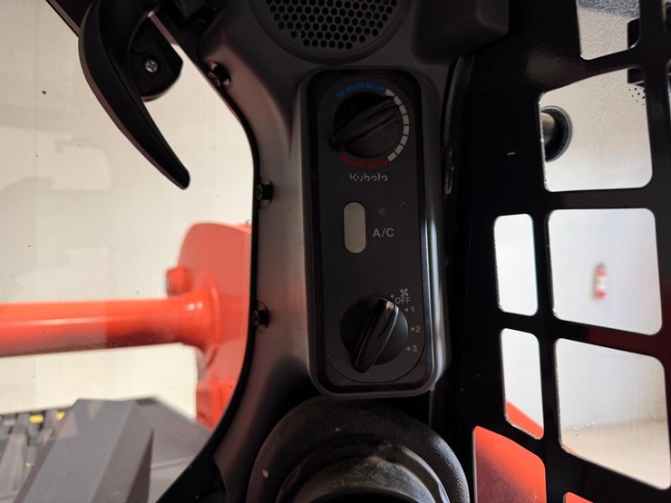 2023-kubota-ssv75hc-skid-steer-loader-image-23