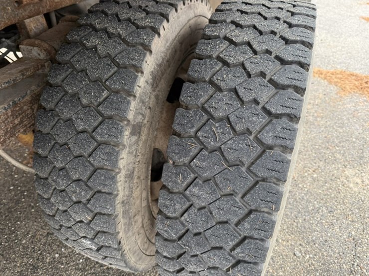 2011-ford-f550-image-42