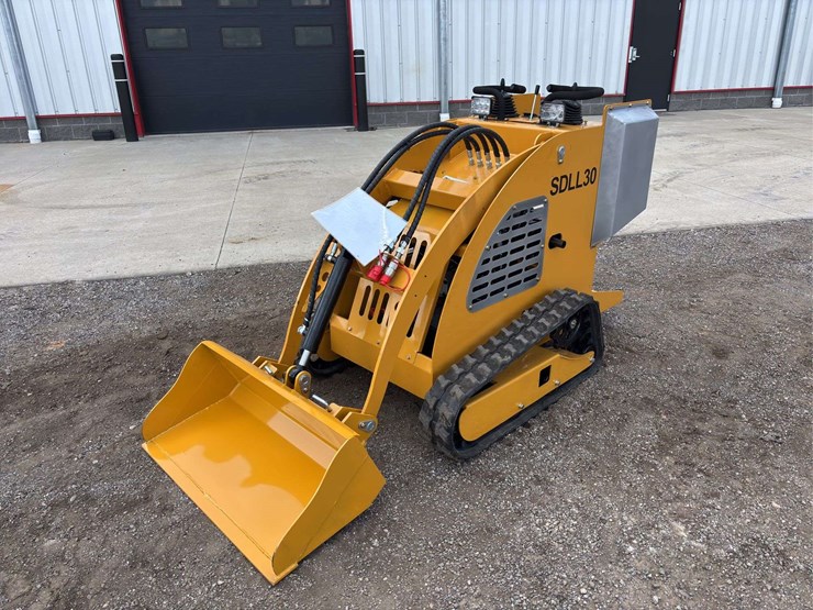 sdlanch-sdll30-stand-on-skid-loader-image-1