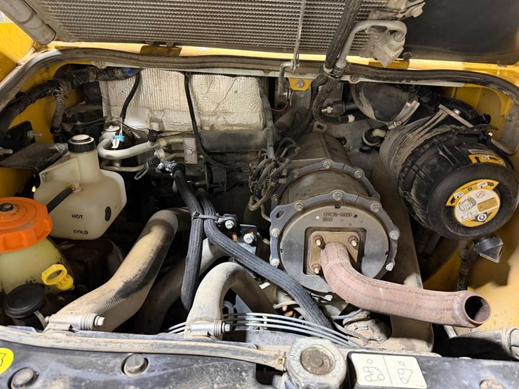 2021-deere-317g-image-16