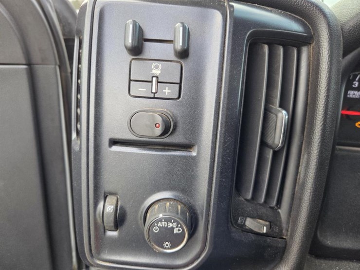 2015-chevrolet-silverado-2500hd-image-54