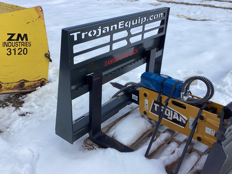 new-trojan-forks-skid-steer-attachment-image-1