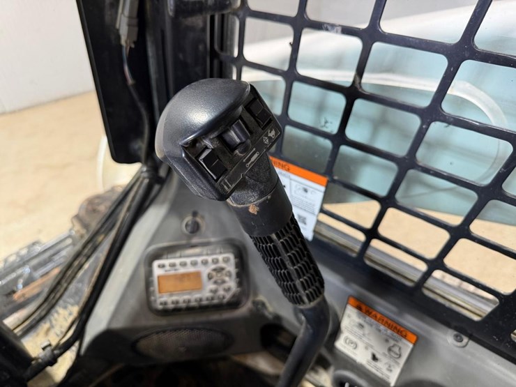 2022-bobcat-t770-image-27